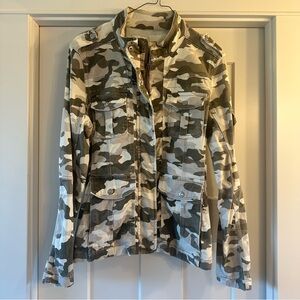 Kensie Jeans Camo Utility Jacket Women's Small Tan/Olive Mock Neck Zip/Snap‎